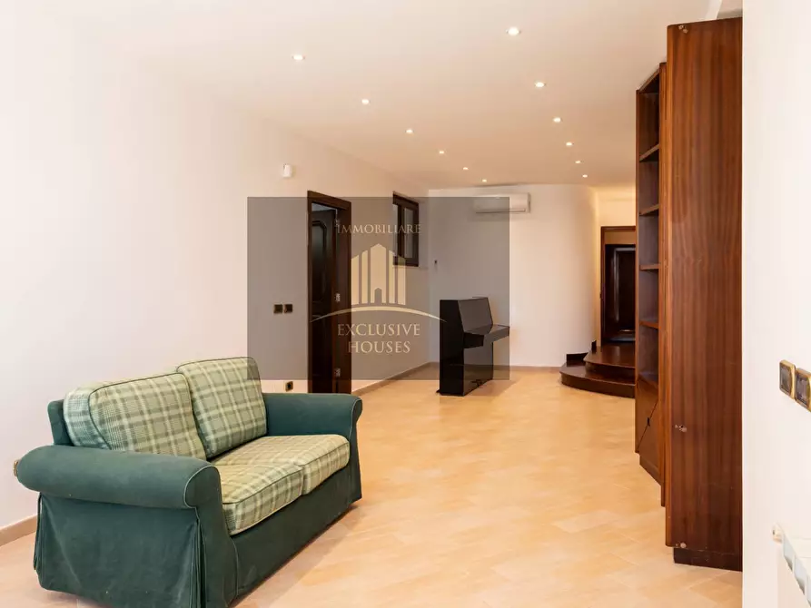 Immagine 70 di Villa in vendita  a Messina