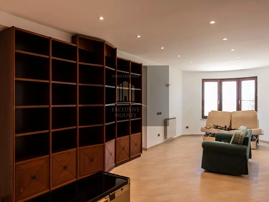 Immagine 71 di Villa in vendita  a Messina