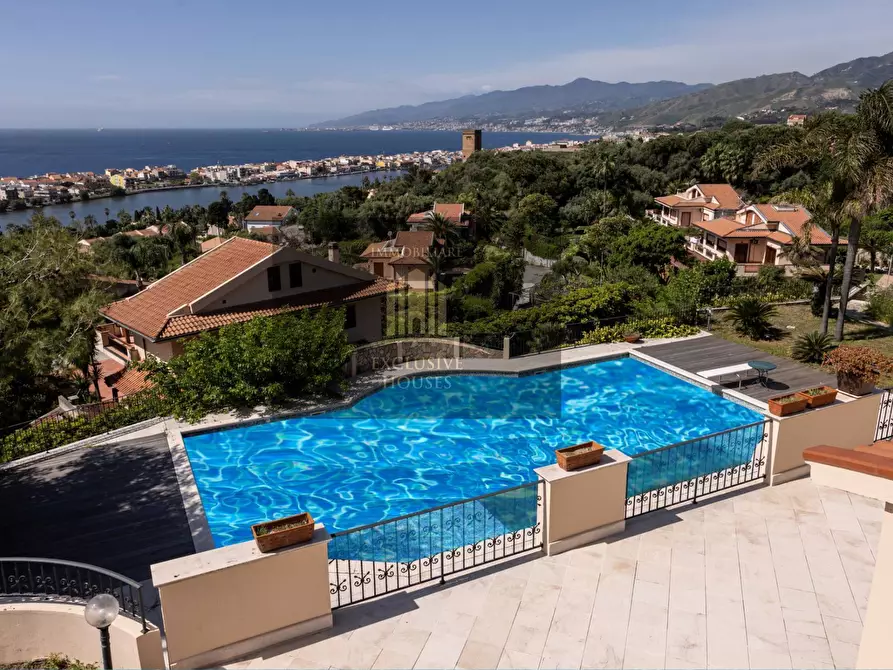 Immagine 85 di Villa in vendita  a Messina