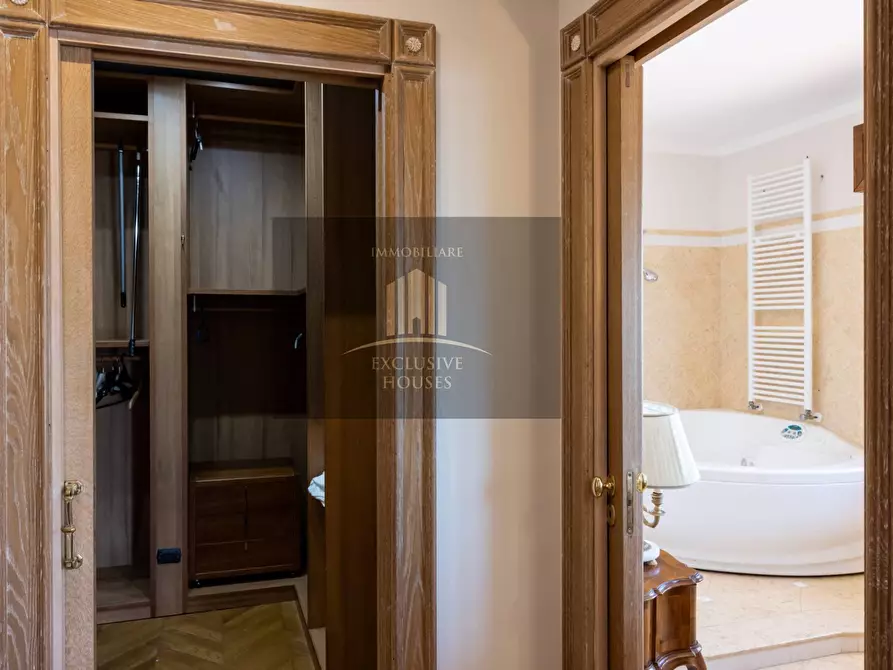 Immagine 87 di Villa in vendita  a Messina