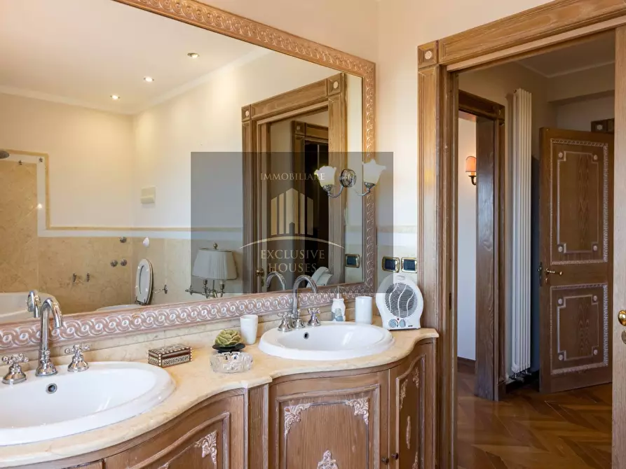 Immagine 90 di Villa in vendita  a Messina