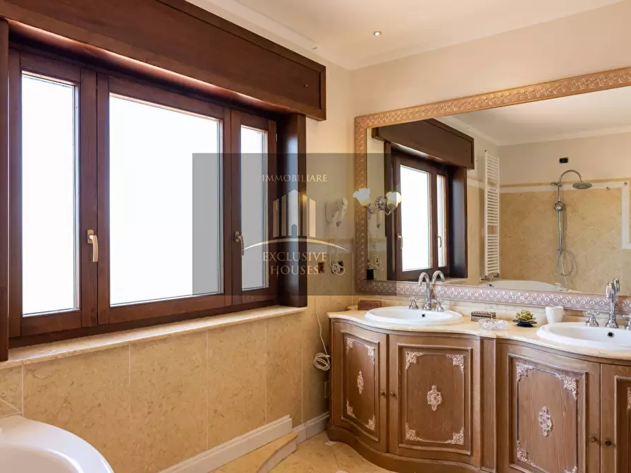 Immagine 91 di Villa in vendita  a Messina