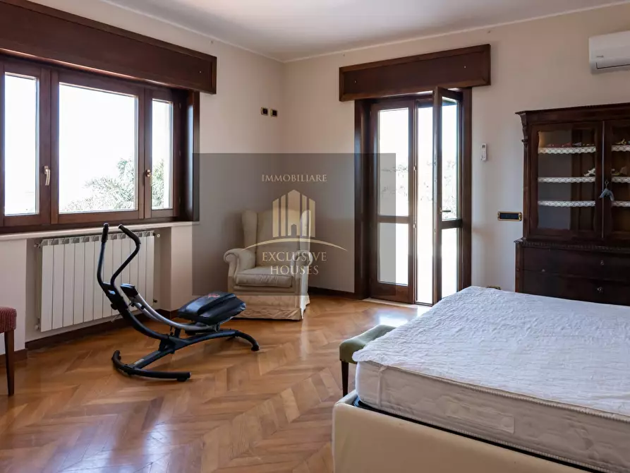 Immagine 92 di Villa in vendita  a Messina