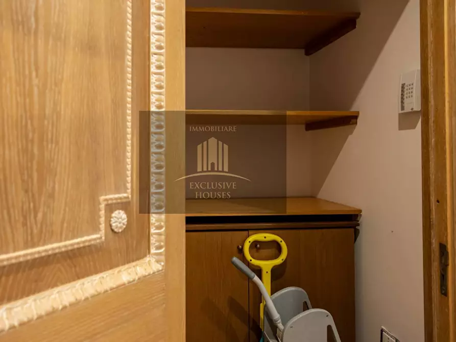 Immagine 104 di Villa in vendita  a Messina