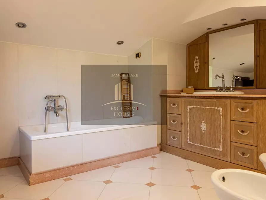 Immagine 113 di Villa in vendita  a Messina