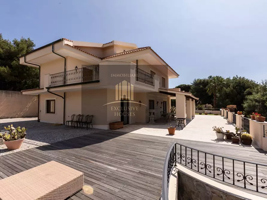 Immagine 116 di Villa in vendita  a Messina