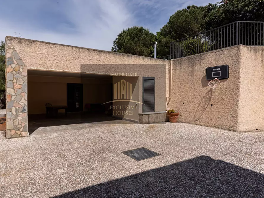 Immagine 121 di Villa in vendita  a Messina