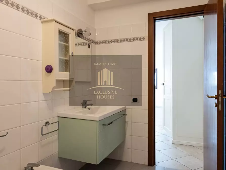 Immagine 125 di Villa in vendita  a Messina