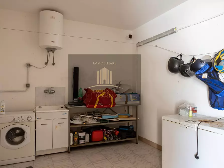 Immagine 128 di Villa in vendita  a Messina