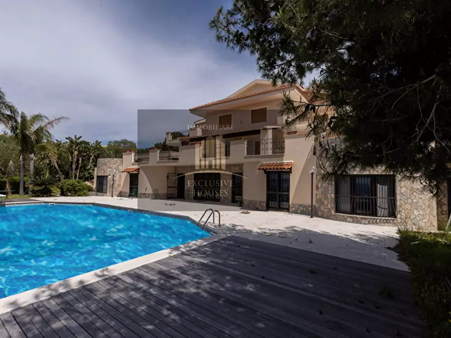 Immagine 129 di Villa in vendita  a Messina