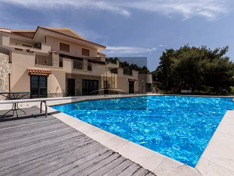 Immagine 130 di Villa in vendita  a Messina
