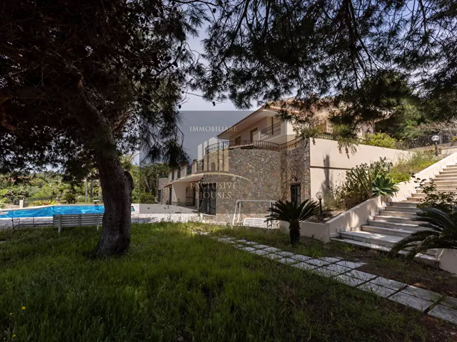 Immagine 131 di Villa in vendita  a Messina