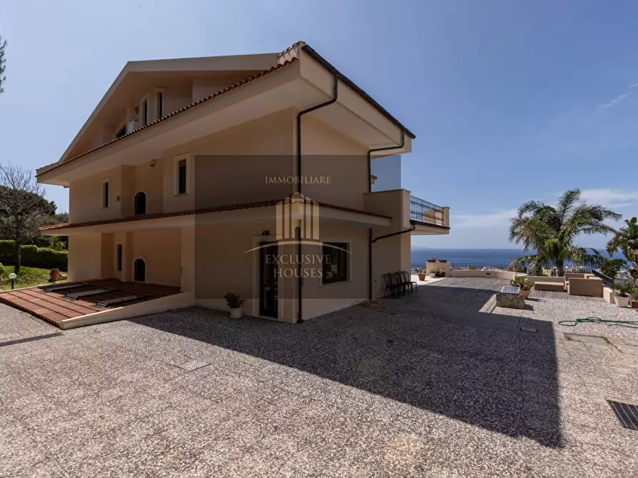Immagine 136 di Villa in vendita  a Messina