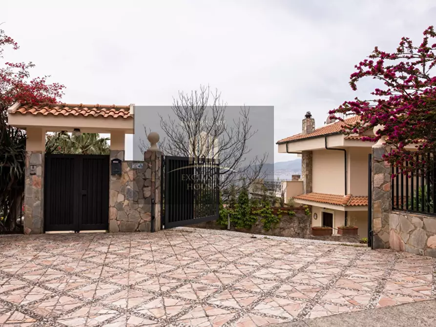 Immagine 138 di Villa in vendita  a Messina