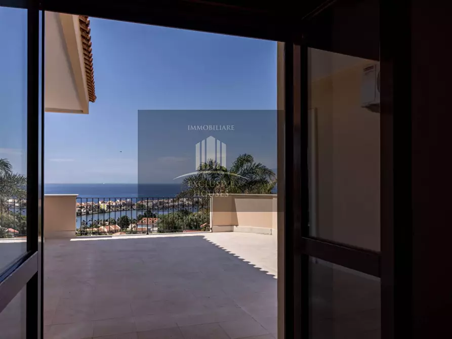 Immagine 101 di Villa in affitto  a Messina