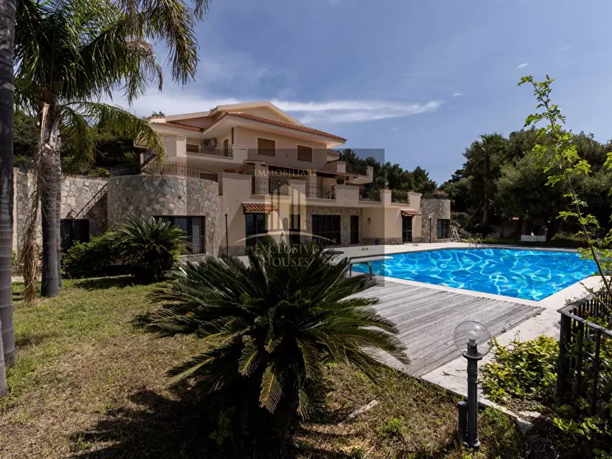 Immagine 133 di Villa in affitto  a Messina