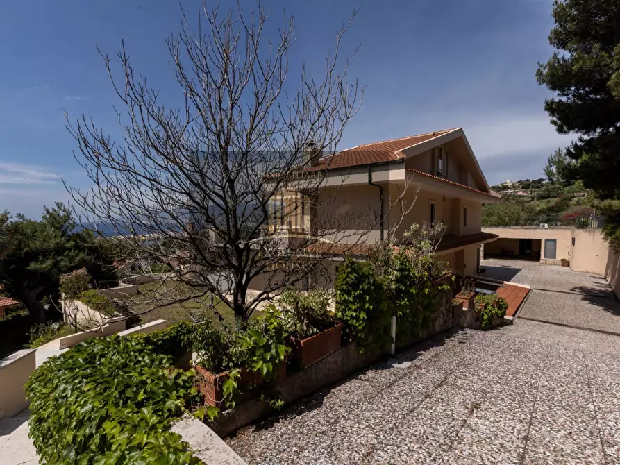 Immagine 137 di Villa in affitto  a Messina