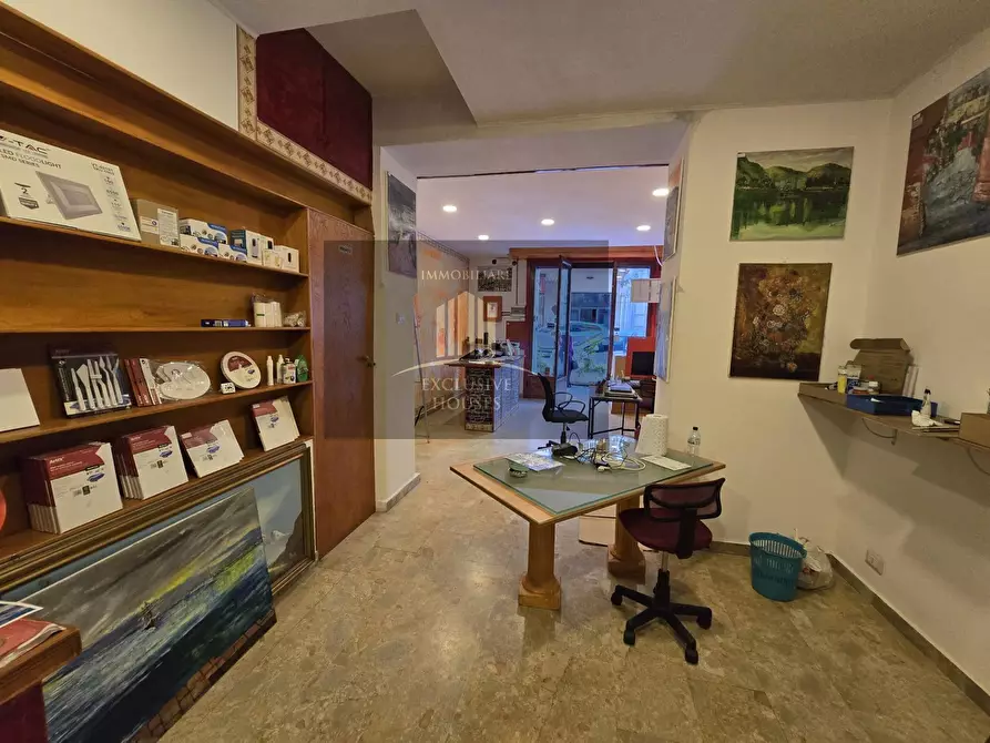 Immagine 4 di Negozio in vendita  in Via Ghibellina 37 a Messina