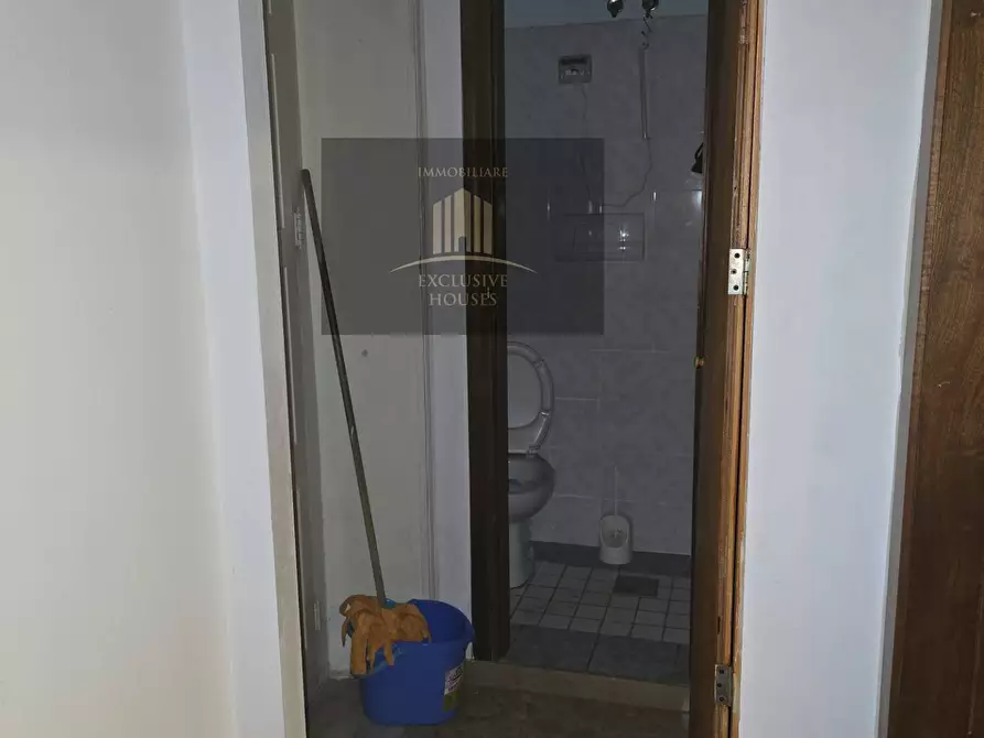 Immagine 6 di Negozio in vendita  in Via Ghibellina 37 a Messina