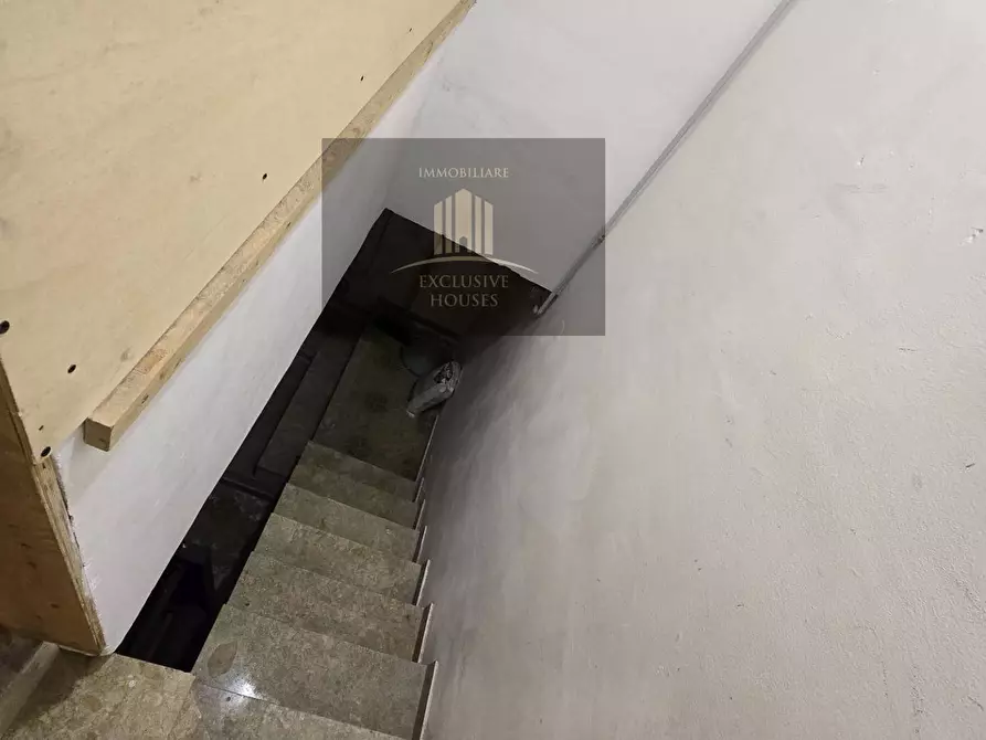 Immagine 8 di Negozio in vendita  in Via Ghibellina 37 a Messina