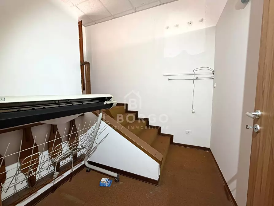 Immagine 3 di Negozio in affitto  in Via I Maggio 271 a Marliana