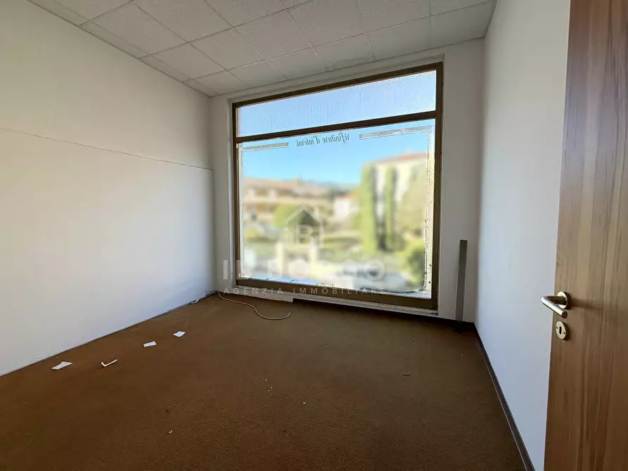 Immagine 1 di Negozio in affitto  in Via I Maggio 271 a Marliana