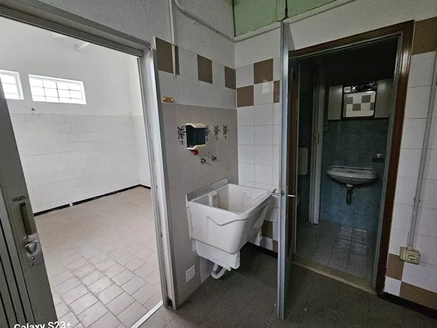 Immagine 7 di Negozio in vendita  in Via Lucchese 66 a Marliana