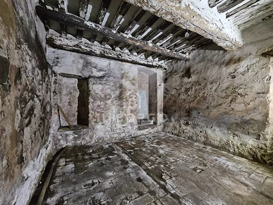 Immagine 5 di Negozio in vendita  in Piazza Mazzini 1 a Pescia