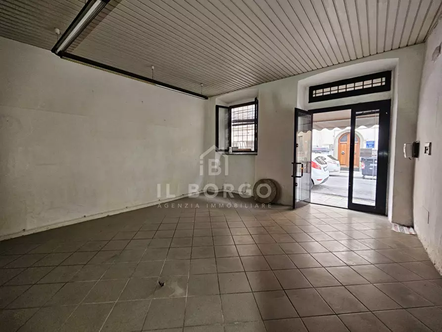 Immagine 7 di Negozio in vendita  in Piazza Mazzini 1 a Pescia