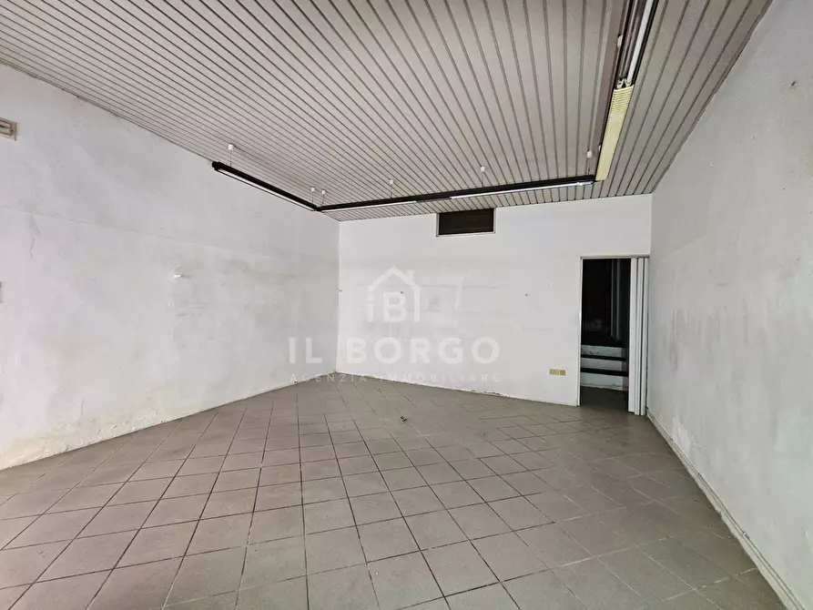 Immagine 6 di Negozio in vendita  in Piazza Mazzini 1 a Pescia