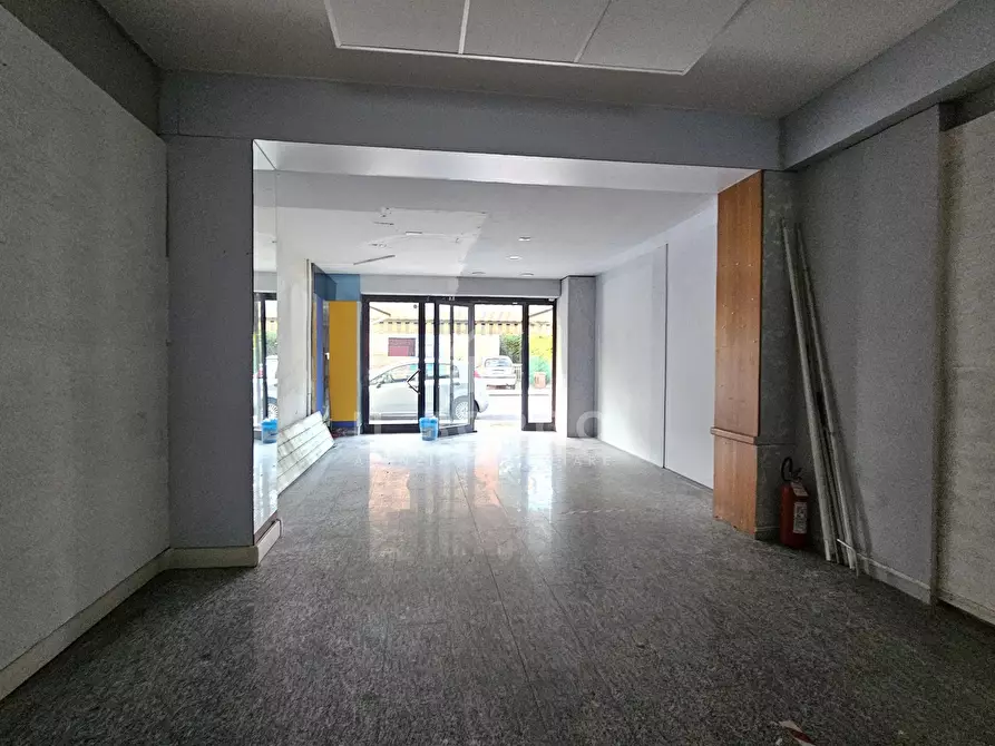 Immagine 3 di Negozio in vendita  in Via Cavour 11/A a Chiesina Uzzanese