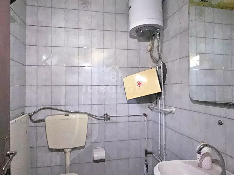 Immagine 5 di Negozio in vendita  in Via Cavour 11/A a Chiesina Uzzanese