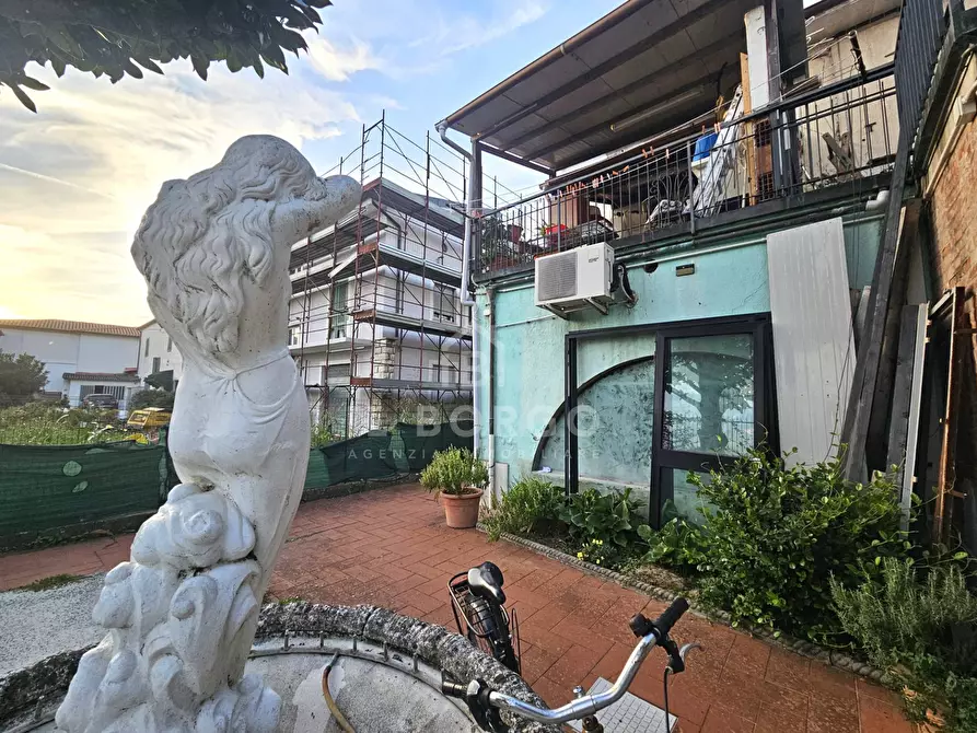 Immagine 9 di Negozio in vendita  in Via Cavour 11/A a Chiesina Uzzanese