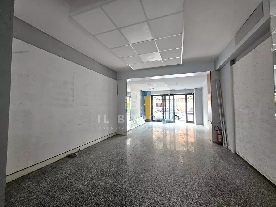 Immagine 7 di Negozio in vendita  in Via Cavour 11/A a Chiesina Uzzanese