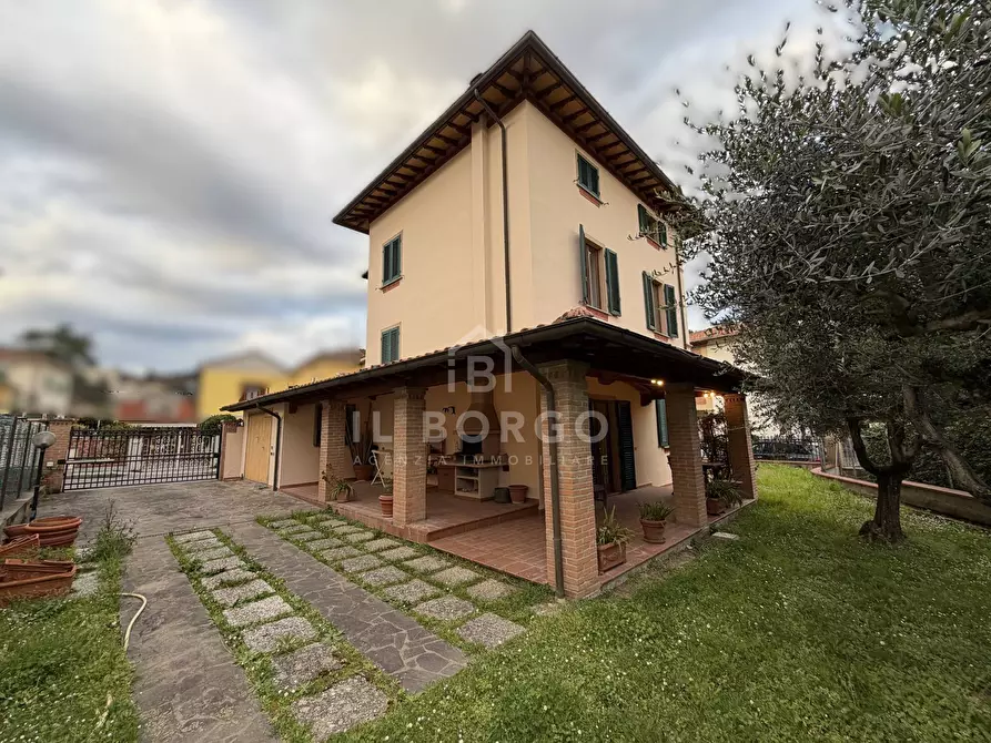 Immagine 1 di Villa in vendita  in Via Giovanni Amendola 12 a Pescia