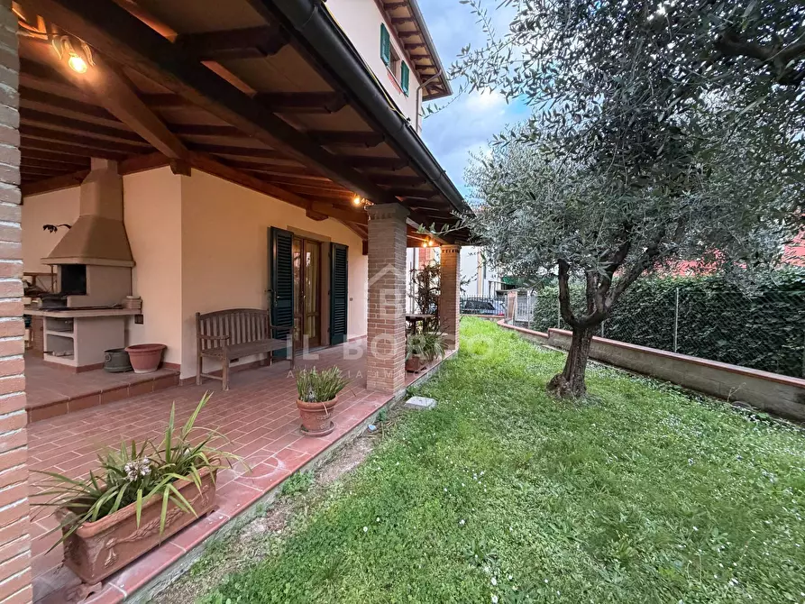Immagine 34 di Villa in vendita  in Via Giovanni Amendola 12 a Pescia