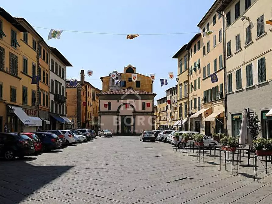 Immagine 6 di Negozio in vendita  in Piazza Mazzini 60 a Pescia