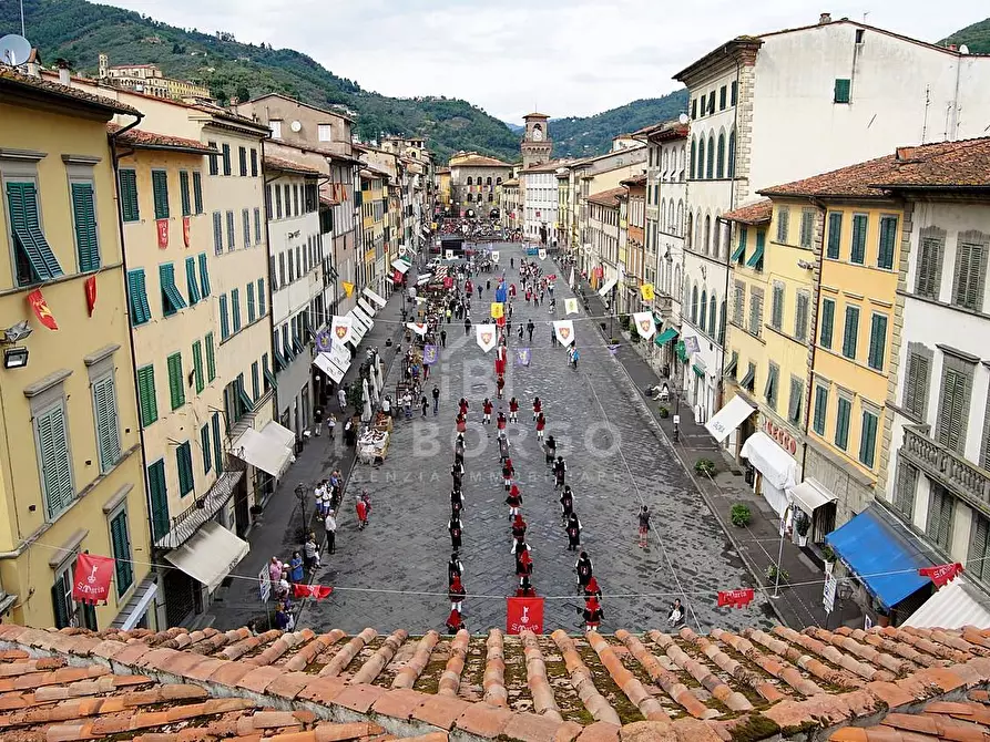 Immagine 5 di Negozio in vendita  in Piazza Mazzini 60 a Pescia