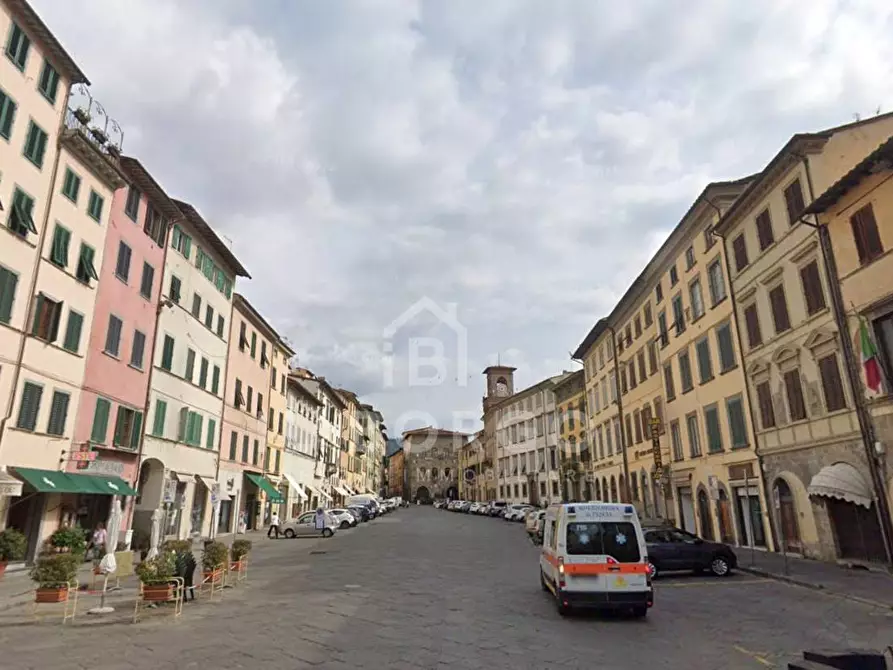 Immagine 7 di Negozio in vendita  in Piazza Mazzini 60 a Pescia