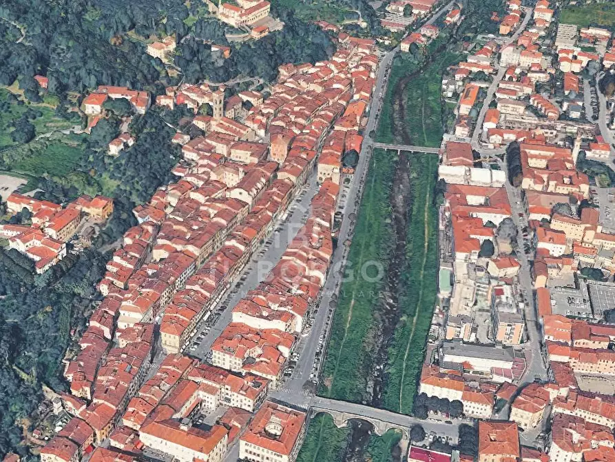 Immagine 4 di Negozio in vendita  in Piazza Mazzini 60 a Pescia