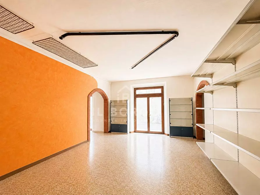 Immagine 8 di Negozio in vendita  in Via delle Cartiere 152-154 a Pescia