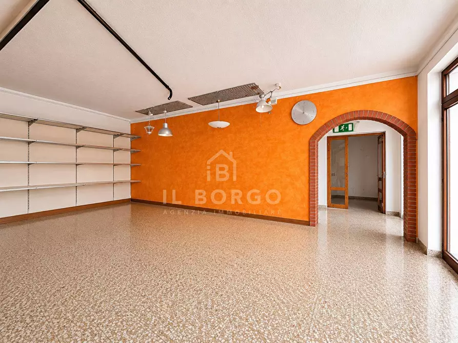 Immagine 7 di Negozio in vendita  in Via delle Cartiere 152-154 a Pescia