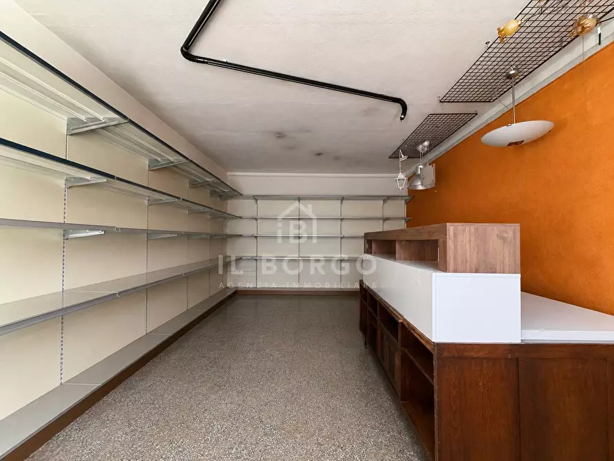 Immagine 11 di Negozio in vendita  in Via delle Cartiere 152-154 a Pescia