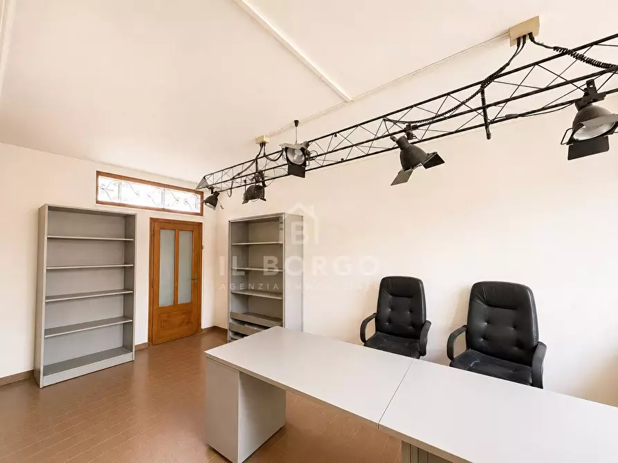 Immagine 5 di Negozio in vendita  in Via delle Cartiere 152-154 a Pescia