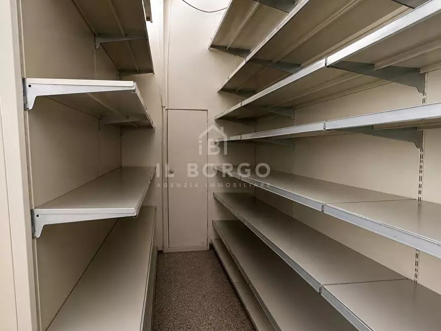 Immagine 15 di Negozio in vendita  in Via delle Cartiere 152-154 a Pescia