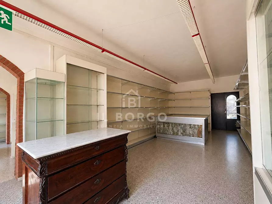 Immagine 13 di Negozio in vendita  in Via delle Cartiere 152-154 a Pescia