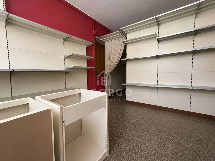 Immagine 10 di Negozio in vendita  in Via delle Cartiere 152-154 a Pescia