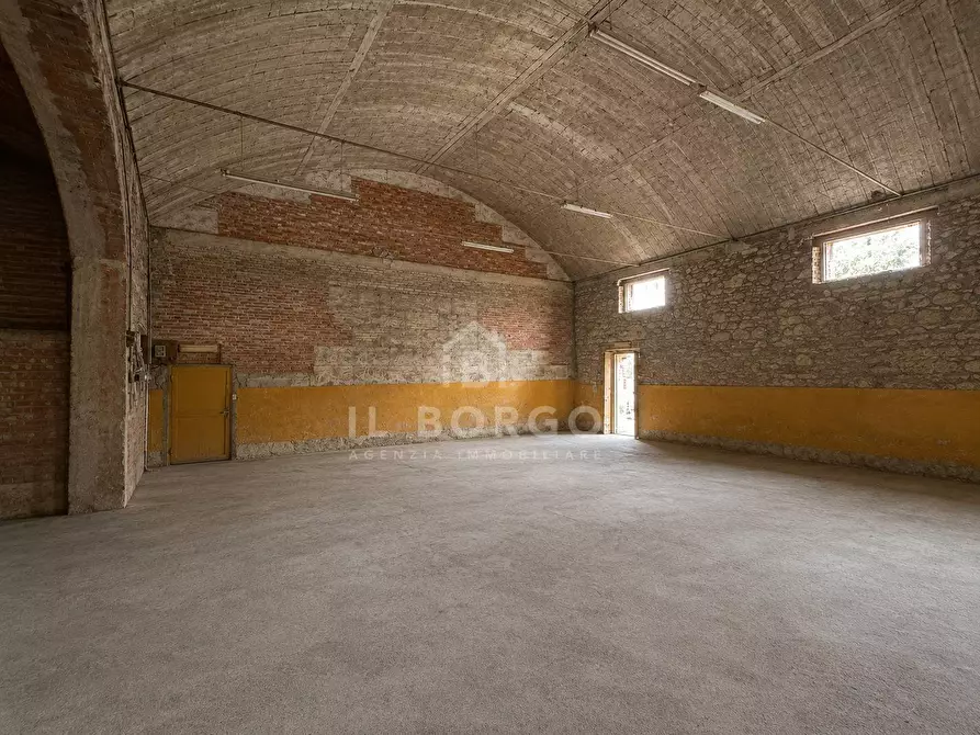 Immagine 2 di Locale commerciale in vendita  in Via delle Cartiere 152-154 a Pescia