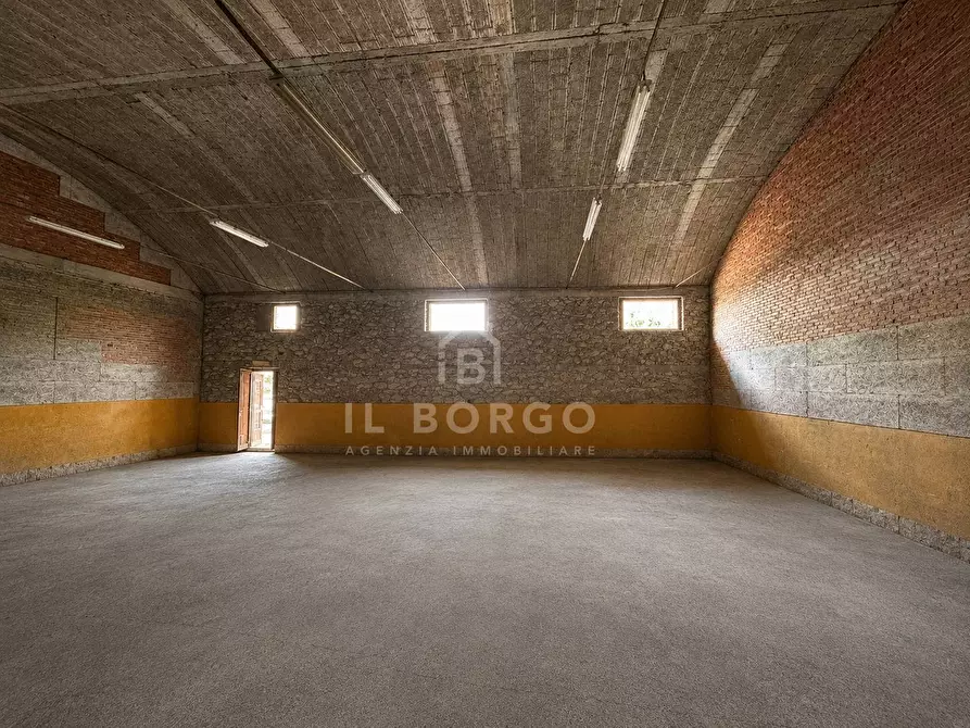 Immagine 10 di Locale commerciale in vendita  in Via delle Cartiere 152-154 a Pescia