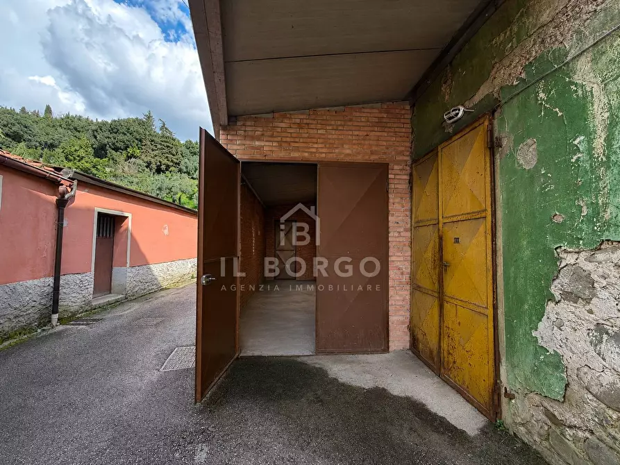 Immagine 11 di Locale commerciale in vendita  in Via delle Cartiere 152-154 a Pescia